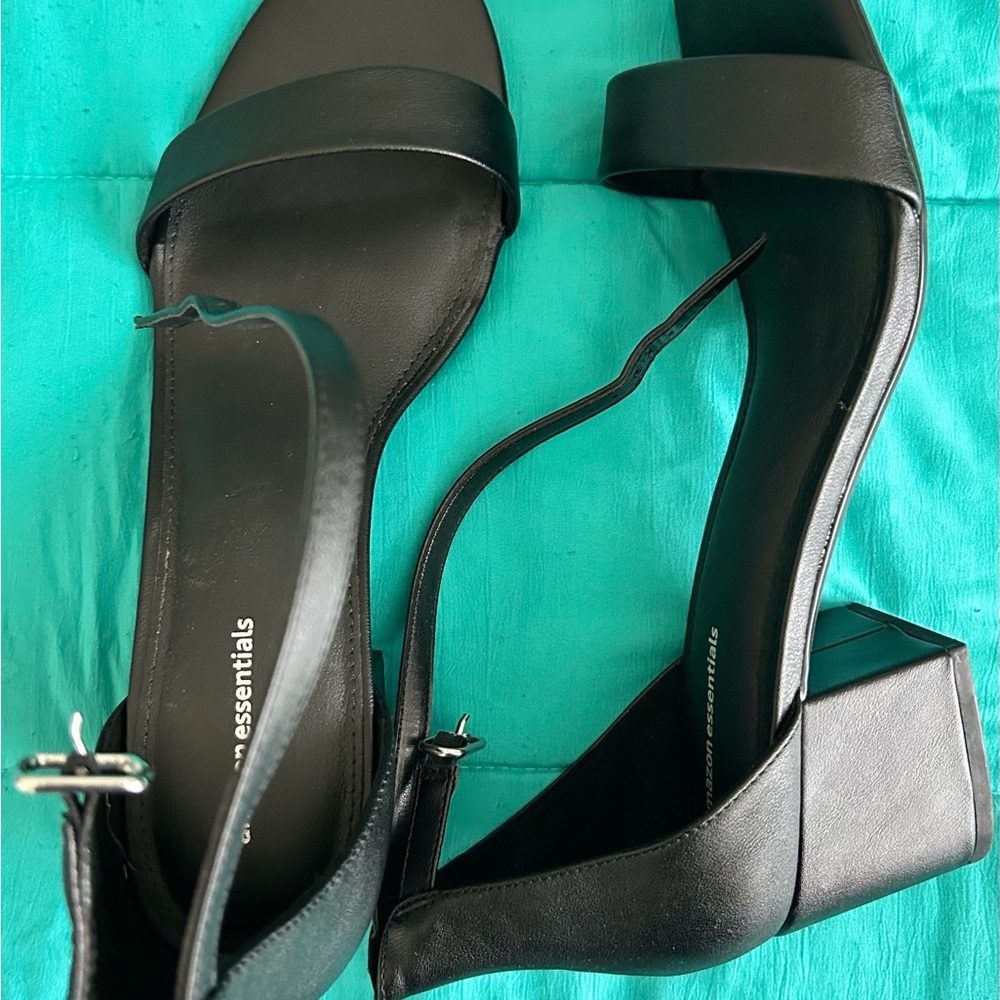 Universal Thread Black Ankle Strap Sandals